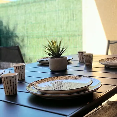 Charmante Patio Avec Terrasse : Proche Plages Et Centre, Ideale Pour 4 Personnes - Fr-1-239-789 아파트 *